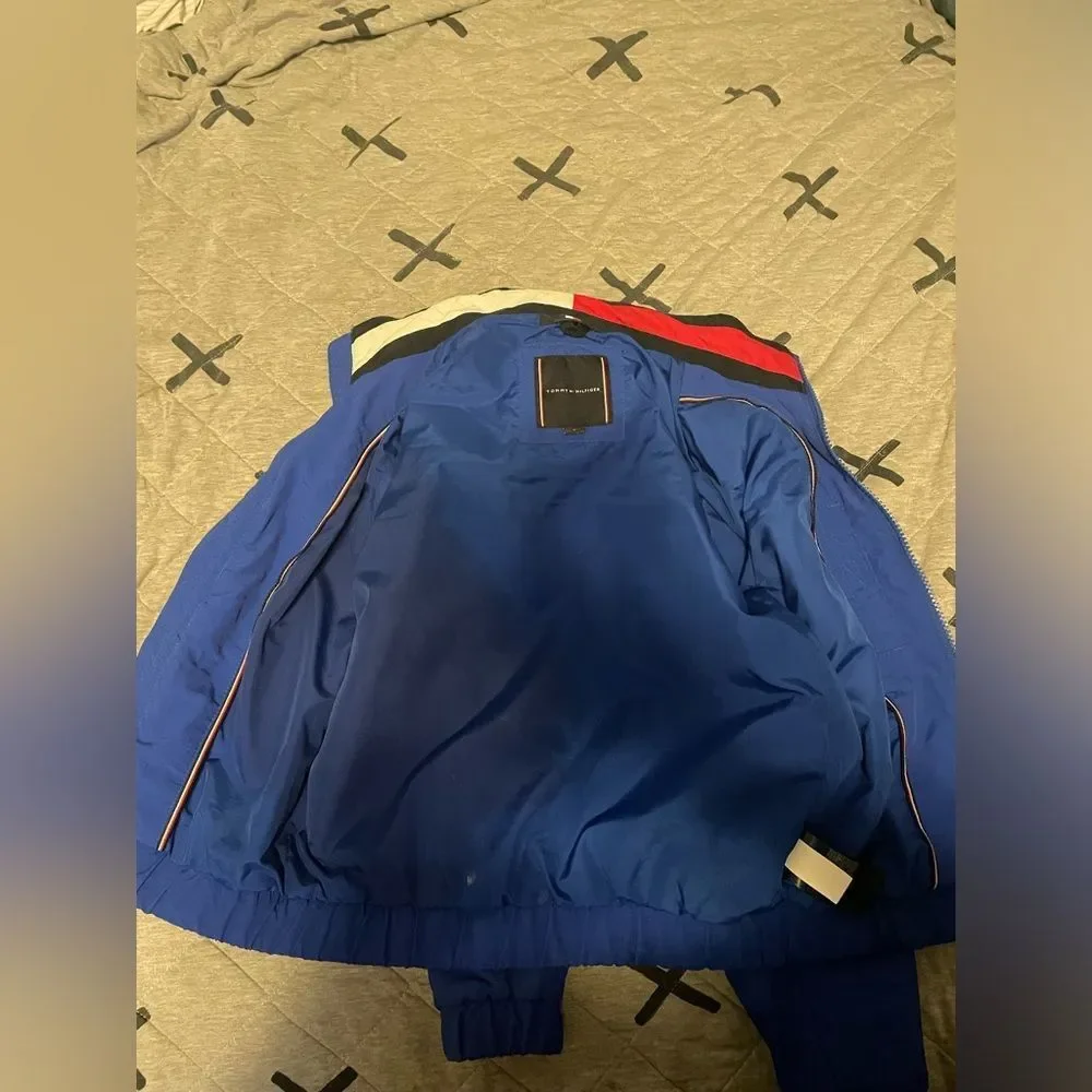 Used tommy windbreaker size 7 kids